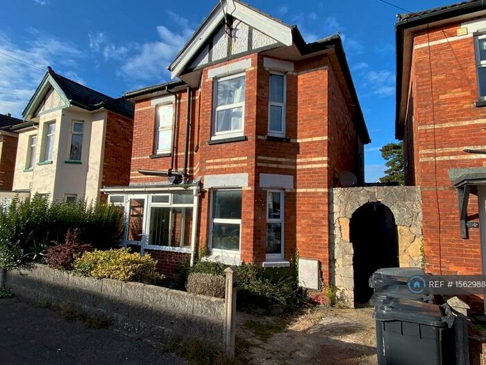 6 Bedroom Detached House To Rent In Calvin Road, Bournemouth, BH9