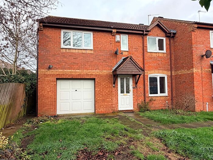 3 Bedroom Semi Detached House For Sale In Sycamore Close, Kettering, NN16