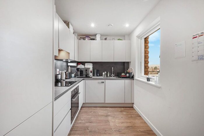 2 Bedroom Flat For Sale In Meadowview Close, Harrow, HA1