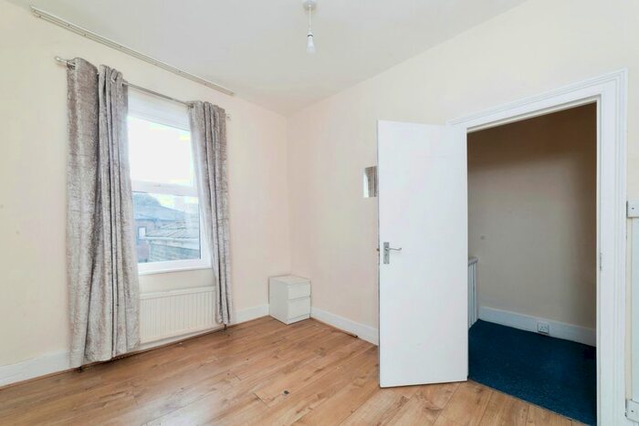 3 Bedroom Terraced House For Sale In Cranbourne Road, Leyton, London, E15