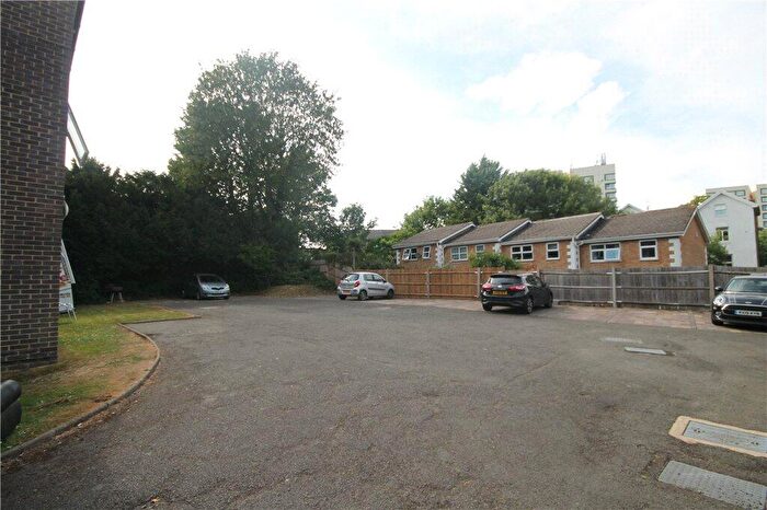 1 Bedroom Apartment For Sale In Waldrons Path, Bramley Hill, South Croydon, CR2