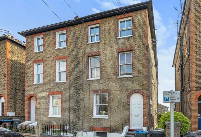 1 Bedroom Apartment To Rent In St Andrews Road, Surbiton, KT6