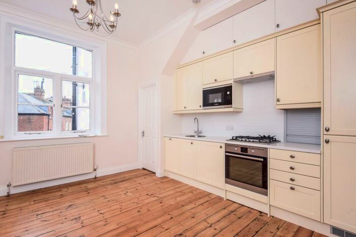 2 Bedroom Apartment To Rent In Northwood Road, London, N6
