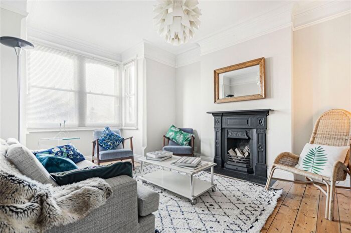 4 Bedroom Semi-detached House For Sale In Windmill Road, Headington, OX3