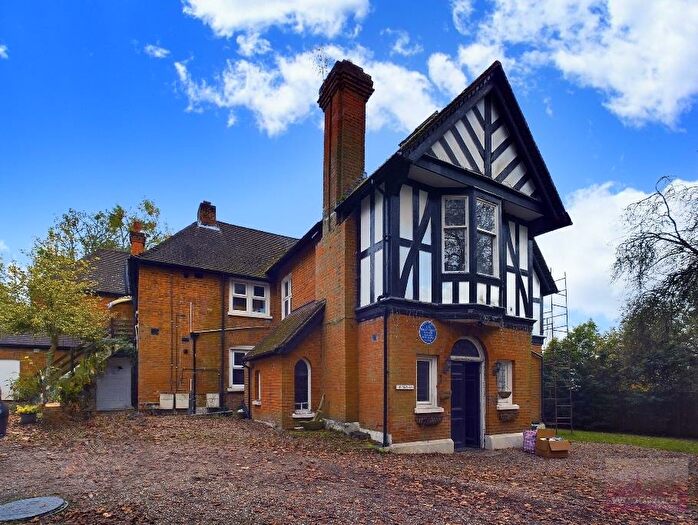 3 Bedroom Flat To Rent In Mount Park Avenue, Harrow On The Hill, HA1