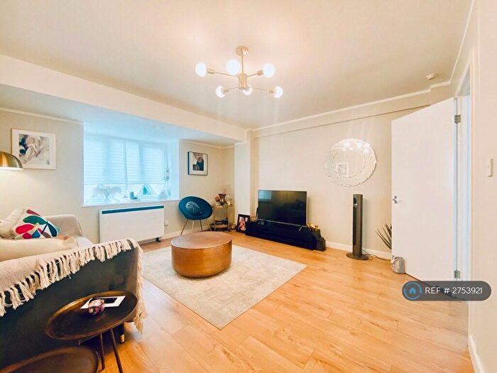 1 Bedroom Flat To Rent In Nightingale Court, London, SE19