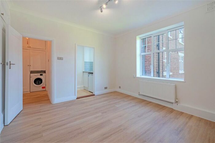 Studio To Rent In Holmefield Court, Belsize Grove, NW3