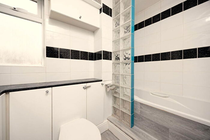 1 Bedroom Flat For Sale In Devizes, Wiltshire, SN10