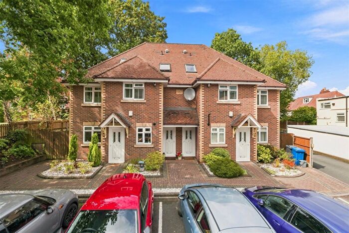 2 Bedroom Flat For Sale In Burnett Road, Streetly Village, Sutton Coldfield, B74