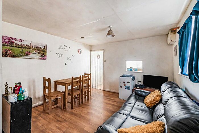 1 Bedroom Flat For Sale In Church Street, Edmonton, N9
