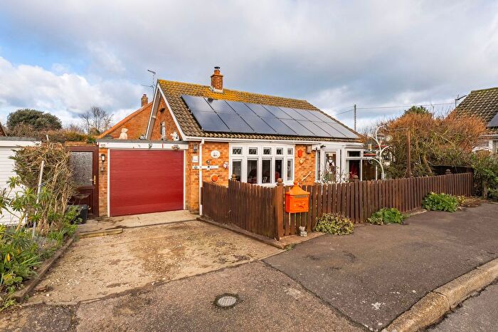 2 Bedroom Detached Bungalow For Sale In Lighthouse Close, Happisburgh, NR12
