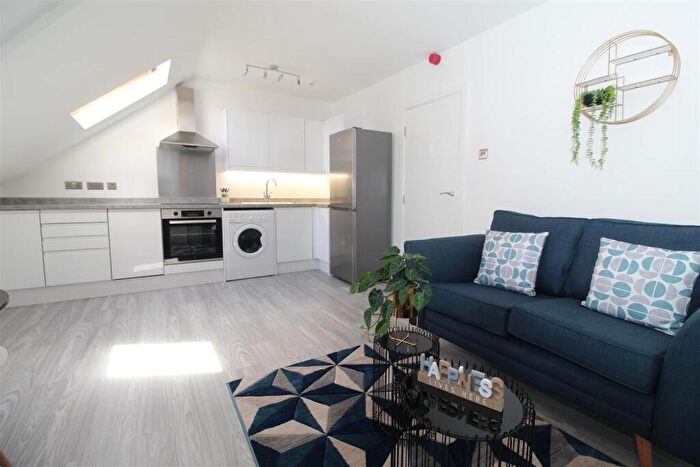 1 Bedroom Flat To Rent In Connaught Road, Cardiff, CF24