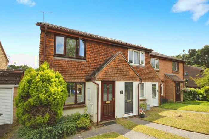 2 Bedroom End Of Terrace House To Rent In Townsend Close, Forest Park, RG12