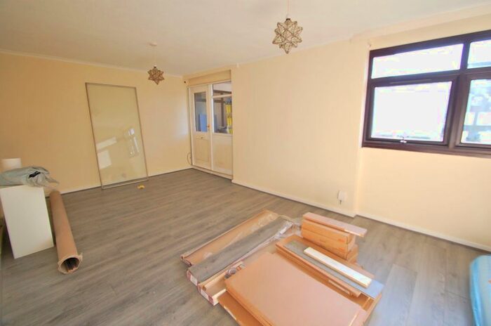 2 Bedroom Flat To Rent In Woodcote Road, Wallington SM6