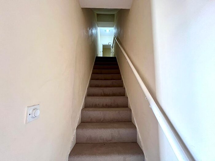 10 Bedroom Flat To Rent In London Road, Hounslow, TW3