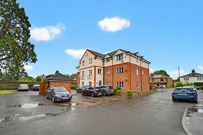 2 Bedroom Flat For Sale In Sunbury-On-Thames, Surrey, TW16