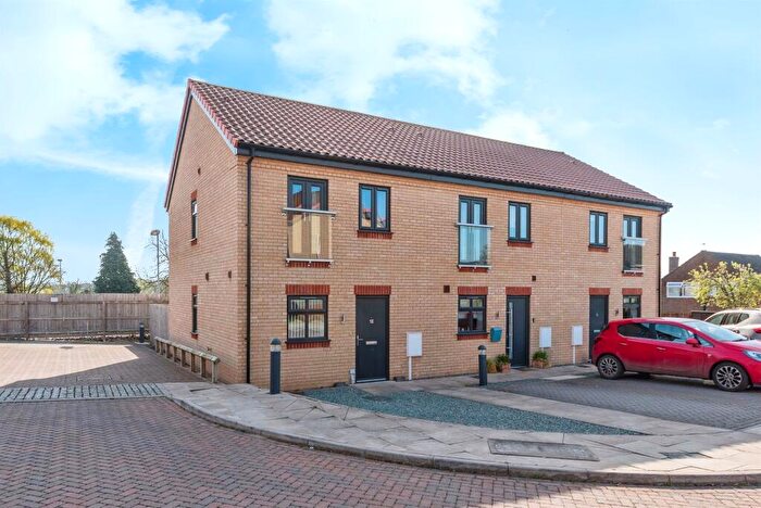 2 Bedroom End Of Terrace House For Sale In Williams Close, Ancaster, Grantham, NG32