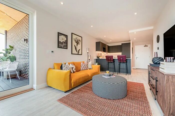 1 Bedroom Flat For Sale In Kent Ave, Dagenham, RM9