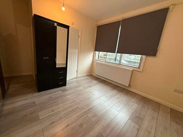 5 Bedroom Semi-Detached House To Rent In Wood Lane, Dagenham, RM8