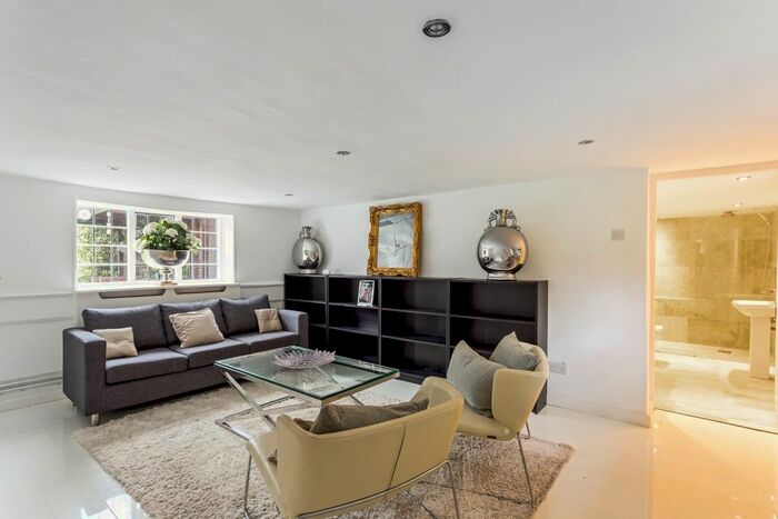 4 Bedroom Detached House To Rent In Broad Common Road, Hurst, Reading, RG10