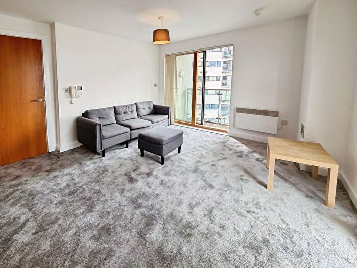 2 Bedroom Flat To Rent In Lord Street, Green Quarter, Manchester, M4