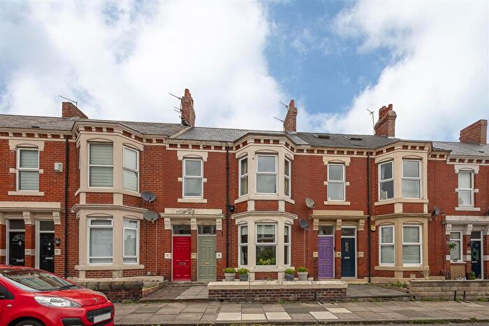 2 Bedroom Flat For Sale In Cartington Terrace, Heaton, Newcastle Upon Tyne, NE6