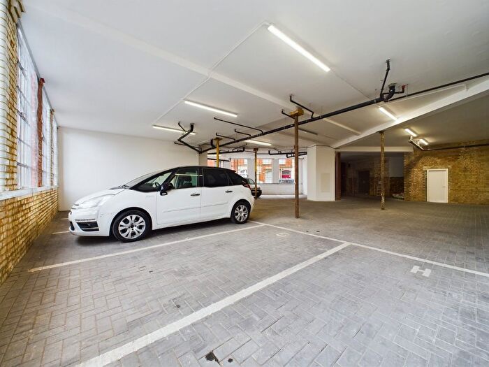 1 Bedroom Flat For Sale In Overstone Road, Northampton, NN1