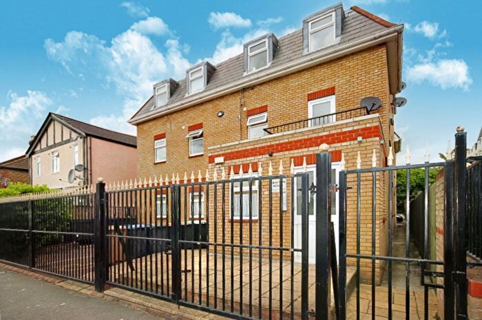 1 Bedroom Flat For Sale In Grafton Road, New Malden, KT3
