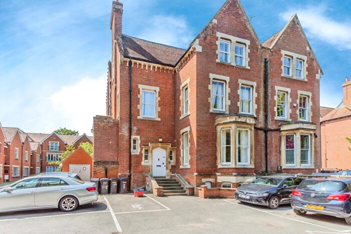 2 Bedroom Flat For Sale In New Dover Road, Canterbury, CT1