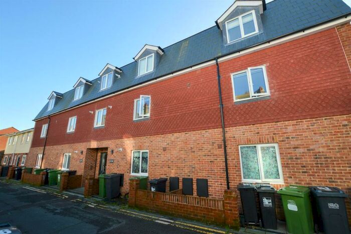 2 Bedroom Flat To Rent In Lushington Lane, Eastbourne, BN21