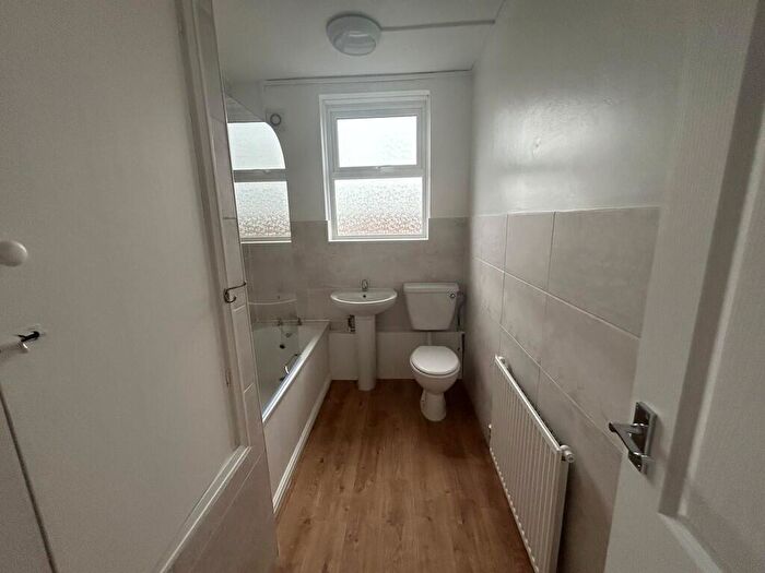 2 Bedroom Apartment To Rent In North Parade, Yate, BS37