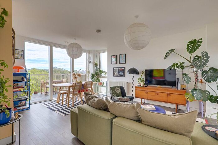 1 Bedroom Flat For Sale In Adenmore Road, London, SE6