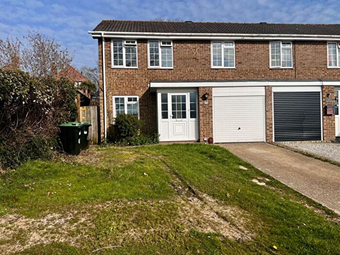 3 Bedroom End Of Terrace House To Rent In Samber Close, Lymington, Hampshire, SO41