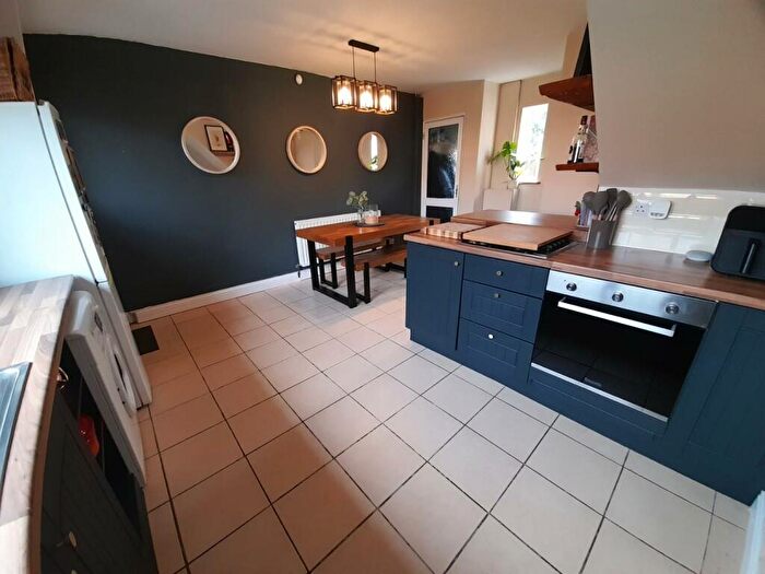 3 Bedroom Terraced House For Sale In Highfield Close, Gainsborough, DN21