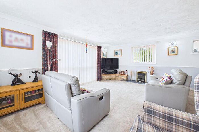 4 Bedroom Bungalow For Sale In West Way, Broadstone, Dorset, BH18 - Photo 6