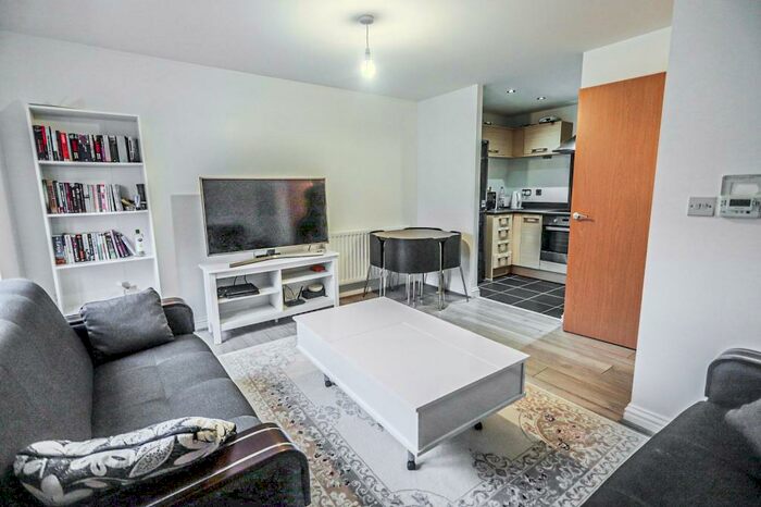 2 Bedroom Flat To Rent In Draper Close, Grays, RM20