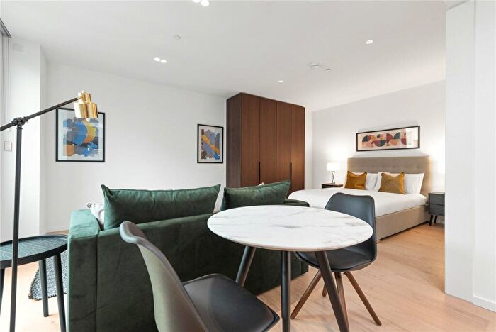 Apartment To Rent In Fenwick House, Bartholomew Close, London, EC1A