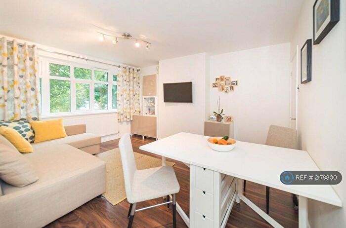 1 Bedroom Flat To Rent In Harling Court, London, SW11