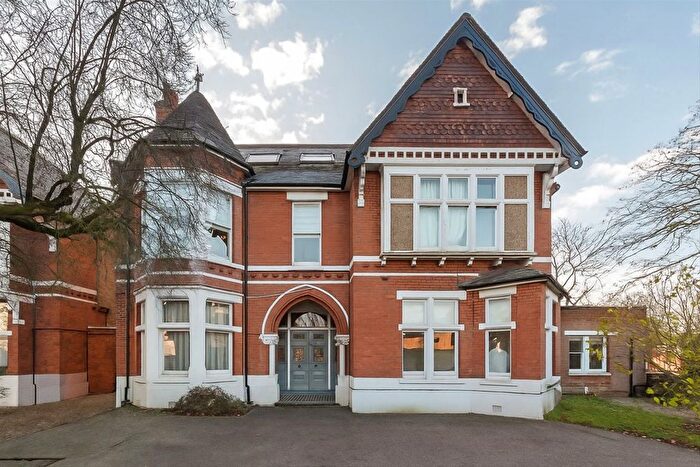 4 Bedroom Flat To Rent In Gordon Road, Ealing, W5