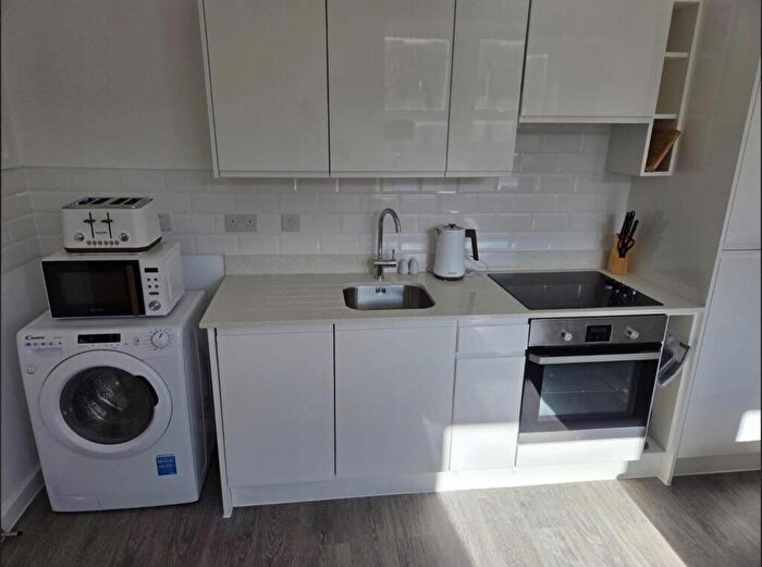 2 Bedroom Apartment To Rent In Apartment Lower Vickers Street, Manchester, M40