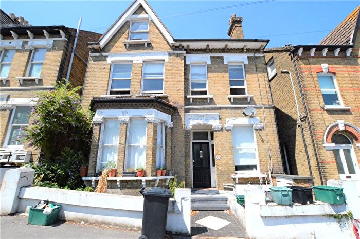 2 Bedroom Flat To Rent In Waldegrave Road, London, SE19