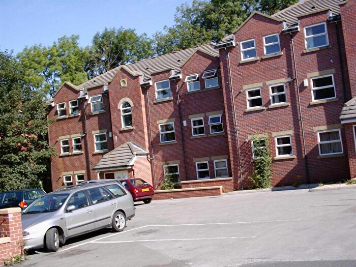 3 Bedroom Flat To Rent In Flat Headingley Rise, Welton Road, Leeds, LS6