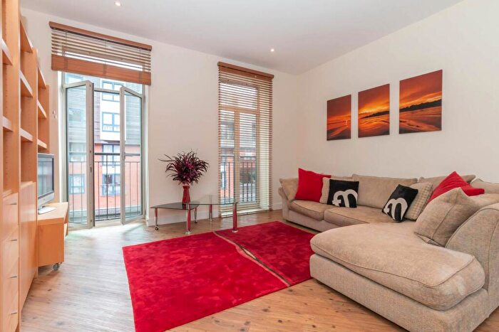 1 Bedroom Apartment To Rent In Holliday Wharf, Waterfront Walk, B1