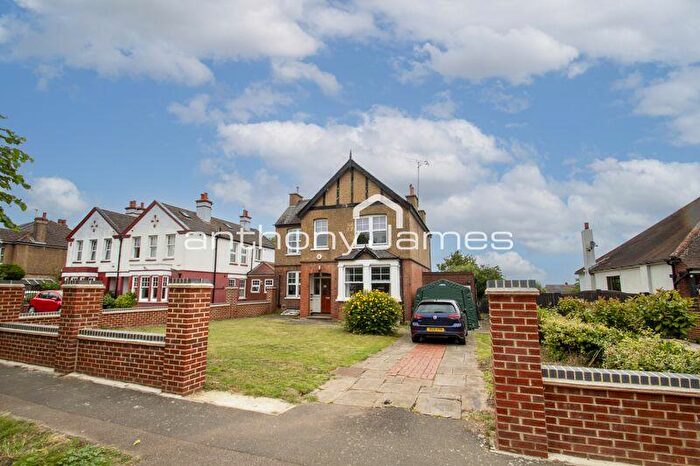 4 Bedroom Detached House To Rent In Park Crescent, Erith, DA8