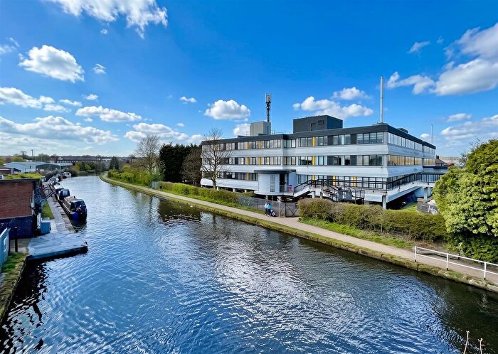 2 Bedroom Flat For Sale In Park Road, Timperley, Altrincham, WA14