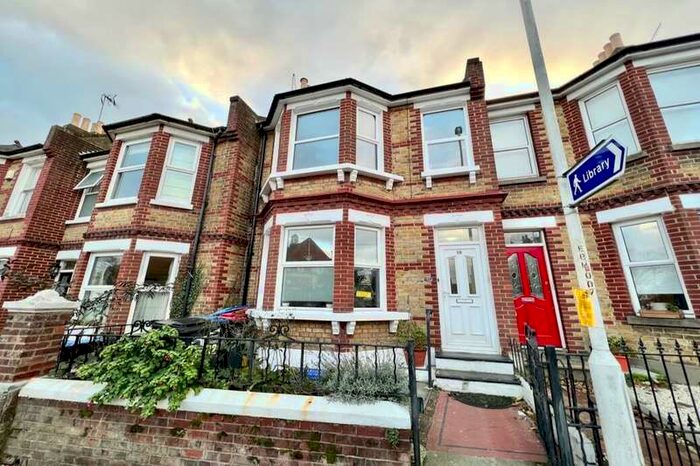 1 Bedroom Flat To Rent In Elms Avenue, Ramsgate, CT11