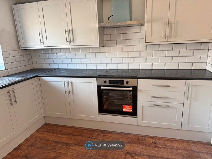 2 Bedroom Flat To Rent In Arnison Avenue, High Wycombe, HP13