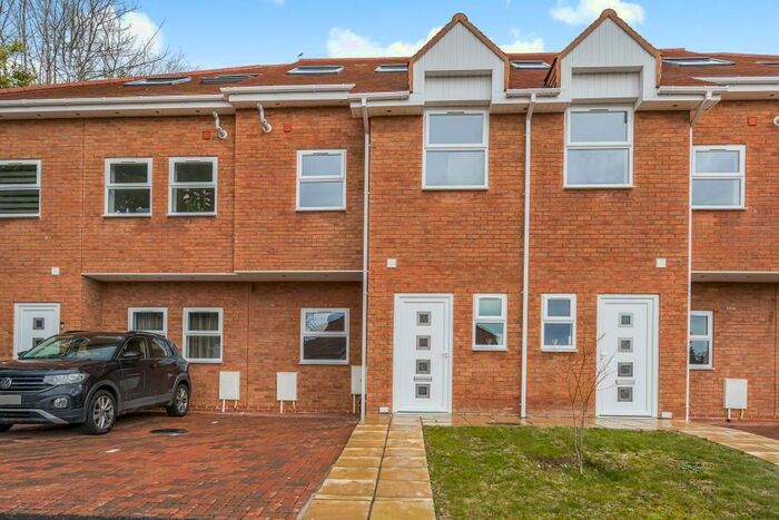 4 Bedroom Terraced House To Rent In Geoffrey Keen Road, Chesham, Buckinghams, HP5
