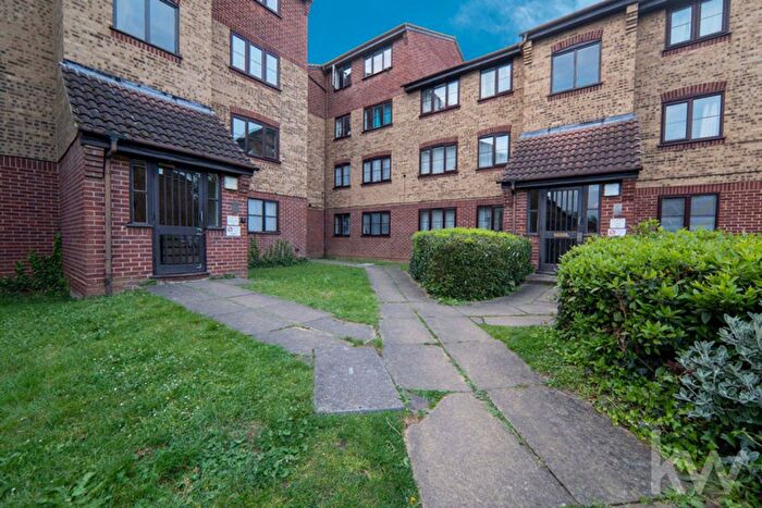 2 Bedroom Flat To Rent In Conway Gardens, Grays, RM17