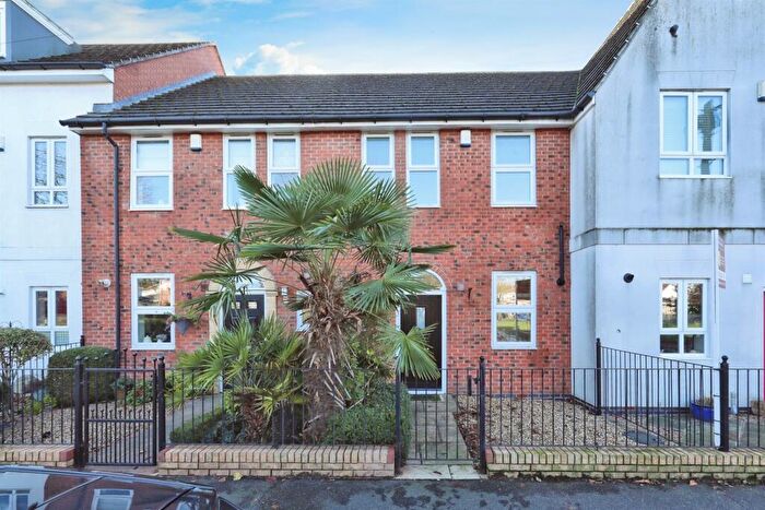 3 Bedroom Town House For Sale In Whinney Moor Lane, Retford, DN22